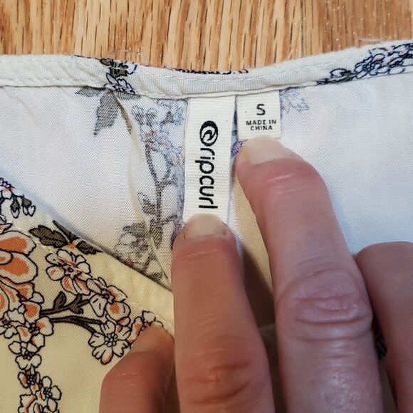 ripcurl Pretty Floral Top - Picture 3 of 3